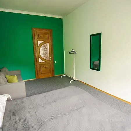 Friends Rustaveli Str לבוב