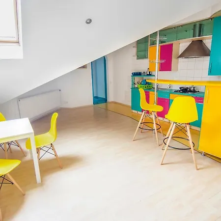 Friends Rustaveli Str * לבוב