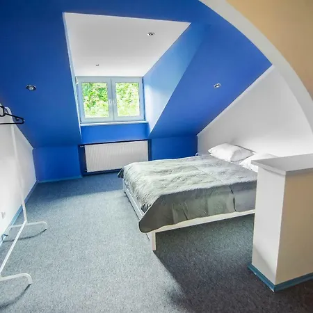 אכסניה Friends Rustaveli Str