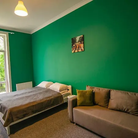 אכסניה Friends Rustaveli Str