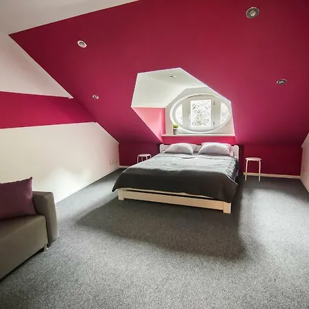 אכסניה Friends Rustaveli Str לבוב