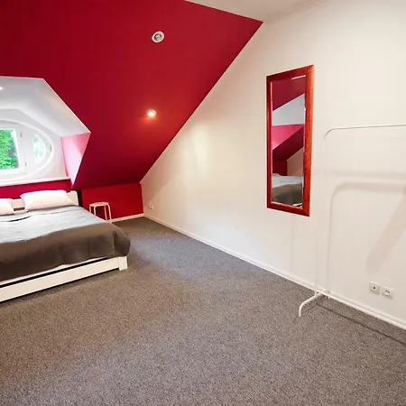 אכסניה Friends Rustaveli Str *