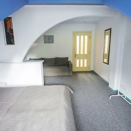 Friends Rustaveli Str לבוב