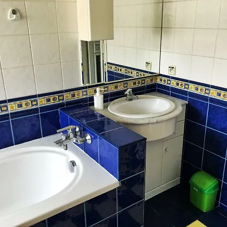 Friends Rustaveli Str * לבוב