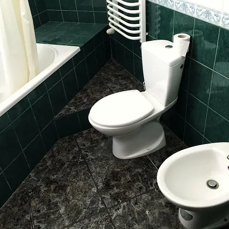 Friends Rustaveli Str אכסניה *