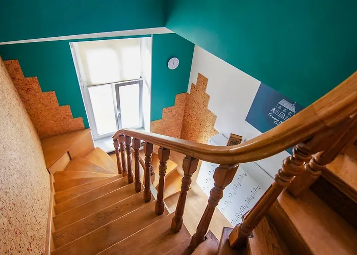 Friends Rustaveli Str * Leópolis