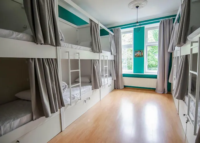 Friends Rustaveli Str * Leópolis