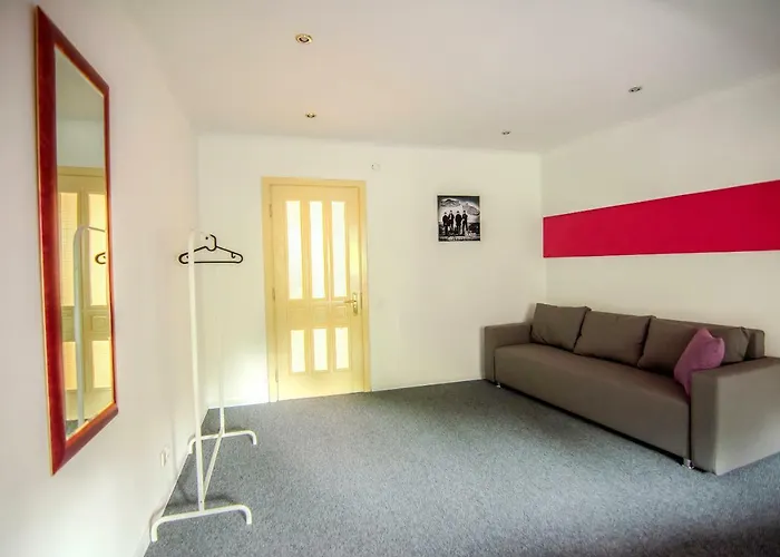 Friends Rustaveli Str *